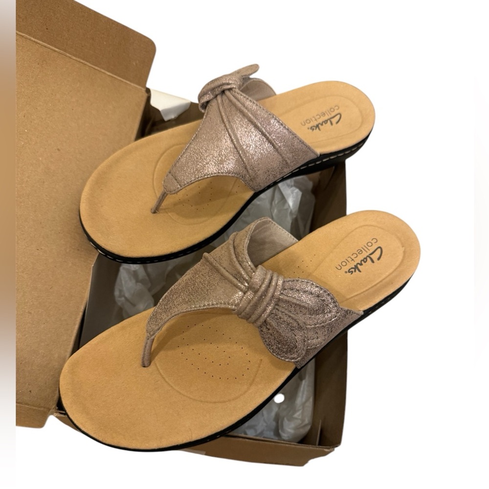 Clarks sandals. 8 Wide width
